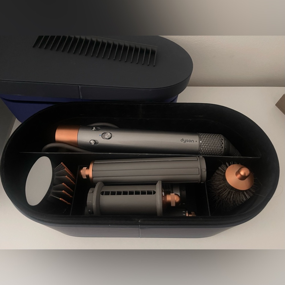 Dyson Airwrap complete long 
Complete set, condition like new, us voltage